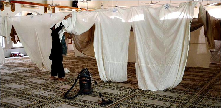 Karachi itikaaf Ramazan Maju university exams