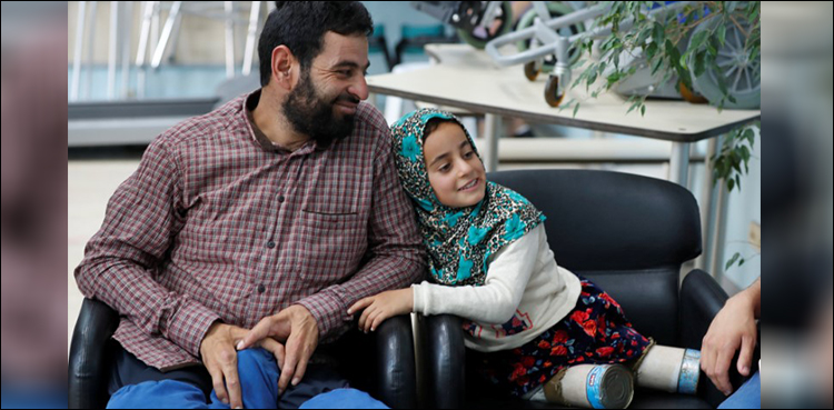 First new steps for Syrian girl who used tin cans for legs