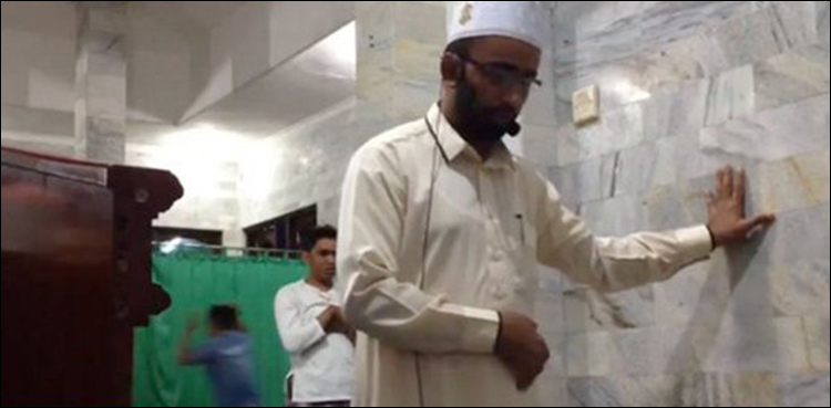 Twitter reacts to Indonesian Muslim imam who undauntedly led prayers despite earthquake