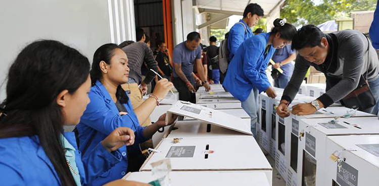 Rising Indonesia presidential candidate, pledges change, Widodo era