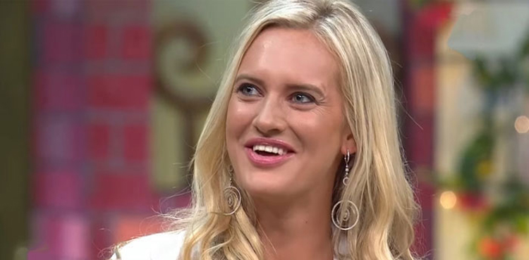 Shaniera Akram, plastic