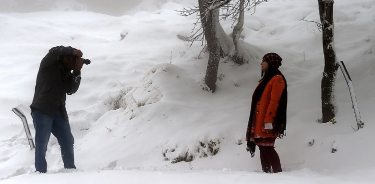 travel guidelines snowfall tourists murree passengers