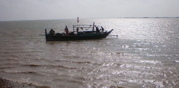 boat sinking, missing fishermen