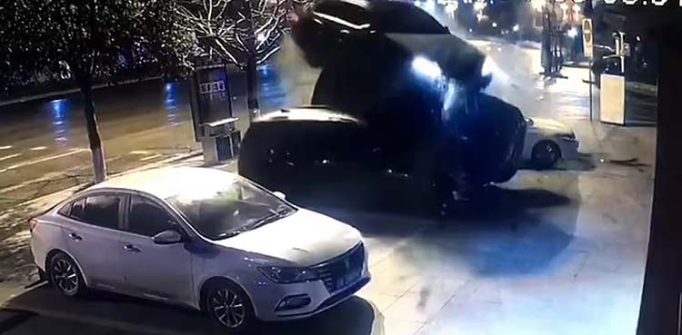 car crash, parking, bouncing vehicles