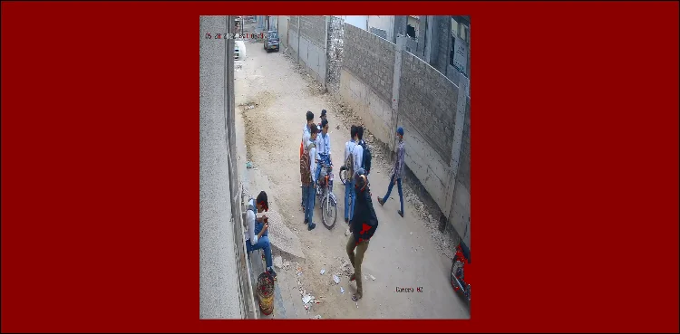 Robbers loot school students in Karachi