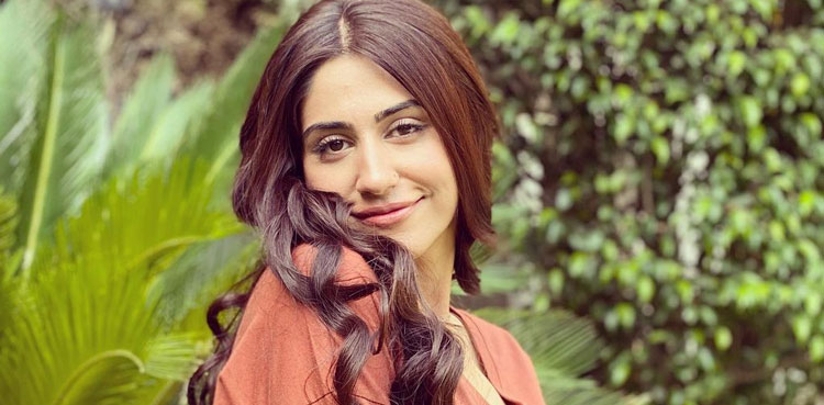 naeema butt, fraud, fraud serial,