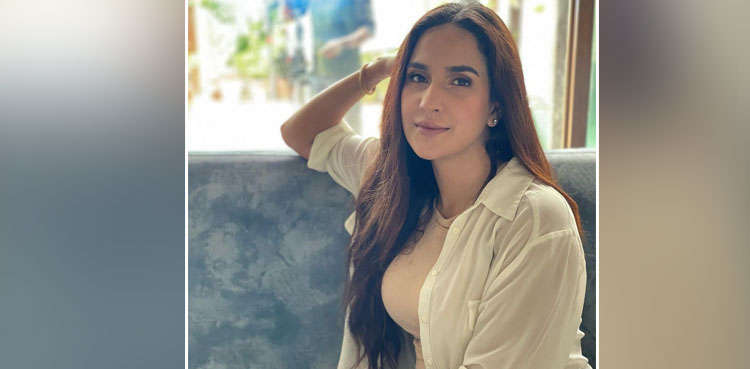 Anoushay Abbasi, Actor, social media, Picture Viral