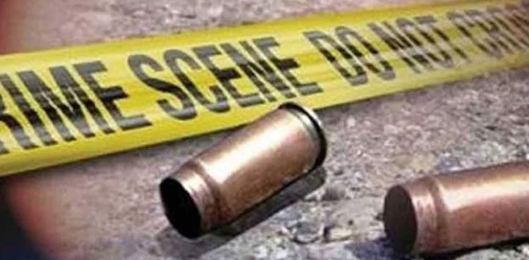 Karachi, youth shot dead , resisting robbery