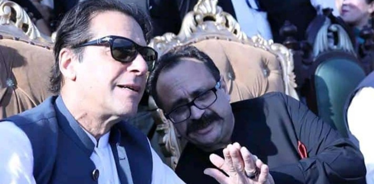 Sardar Tanveer Ilyas, Imran Khan, Political crisis