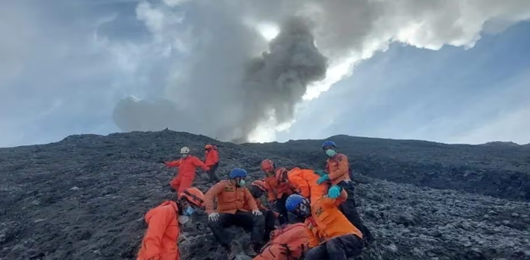 Indonesia volcano eruptions, rescuers save pets
