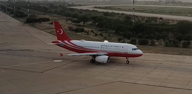 Plane Turkish FM emergency landing Karachi, Hakan Fidan