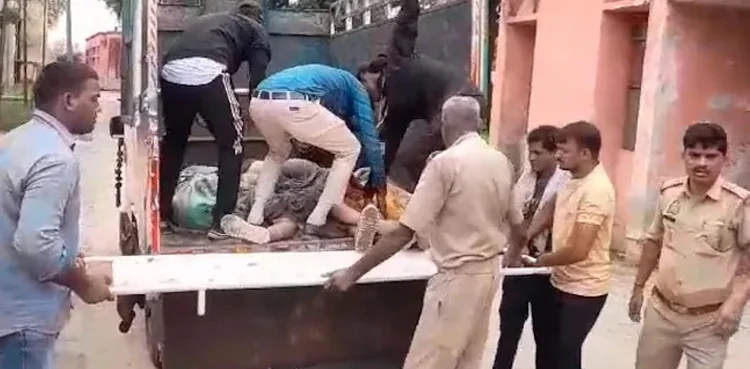 India religious gathering, 5 killed, platform collapse