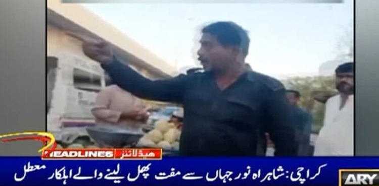 fruit seller, Karachi police, Viral video, daughter