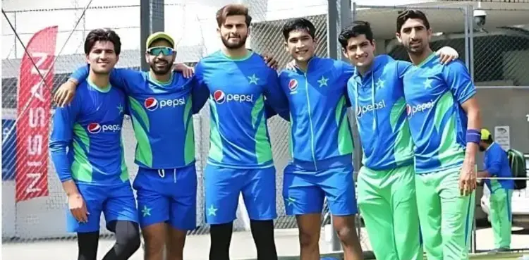 Kamran Akmal, Pakistan fast bowlers