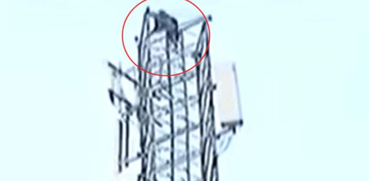 Man climbs tower, Islamabad, Viral, viral video