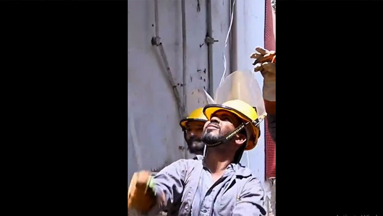 K-Electric Removes Over 400 Illegal Connections in Railway Colony, Saddar