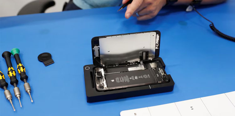 Apple gives Tata India iPhone repair business